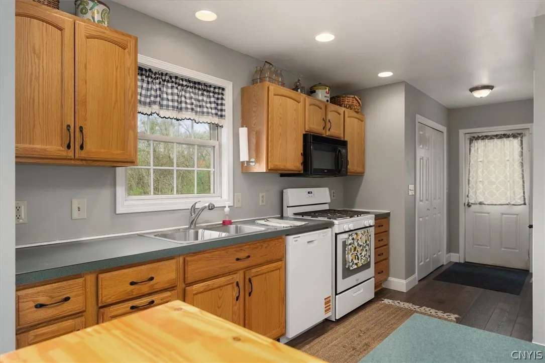 5670 Hoag Road, Rome, New York 13440, Rome, New York 13440, 2 Bedrooms Bedrooms, 7 Rooms Rooms,2 BathroomsBathrooms,Residential,For Sale,5670 Hoag Road, Rome, New York 13440,0,S1677191