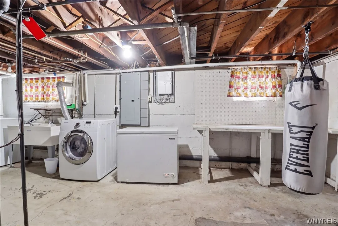 2575 Amsdell Road, Hamburg, New York 14075, Hamburg, New York 14075, 3 Bedrooms Bedrooms, 7 Rooms Rooms,1 BathroomBathrooms,Residential,For Sale,2575 Amsdell Road, Hamburg, New York 14075,0,B1676921