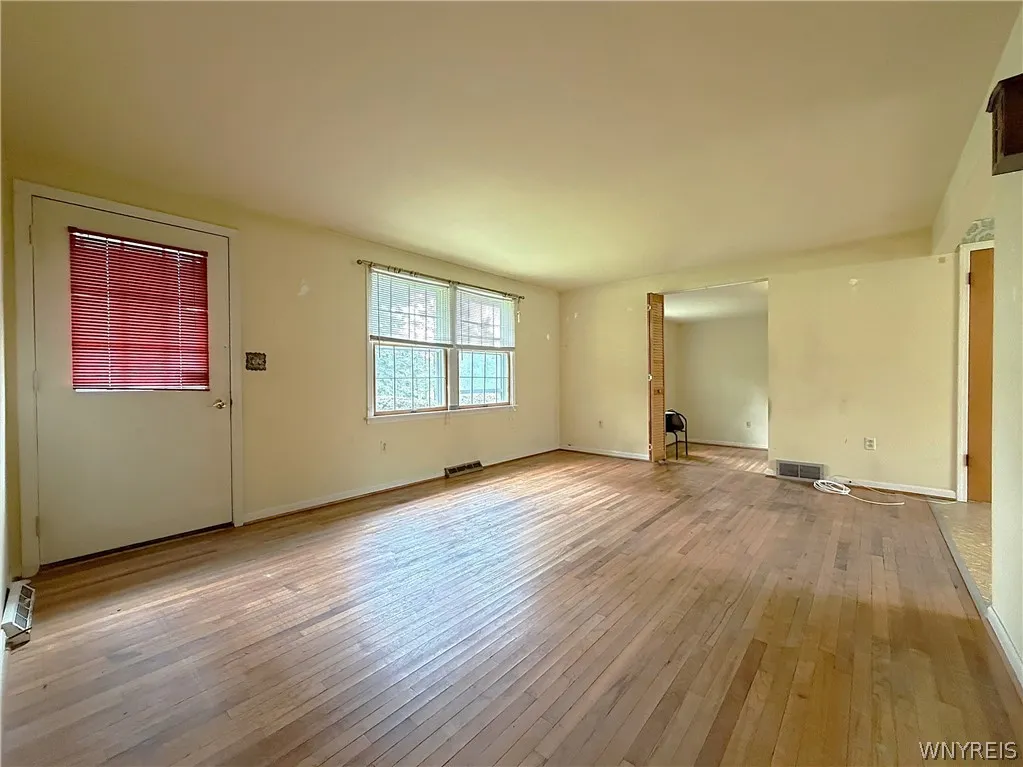 5850 Seufert Road, Orchard Park, New York 14127, Orchard Park, New York 14127, 3 Bedrooms Bedrooms, 7 Rooms Rooms,2 BathroomsBathrooms,Residential,For Sale,5850 Seufert Road, Orchard Park, New York 14127,0,B1678487