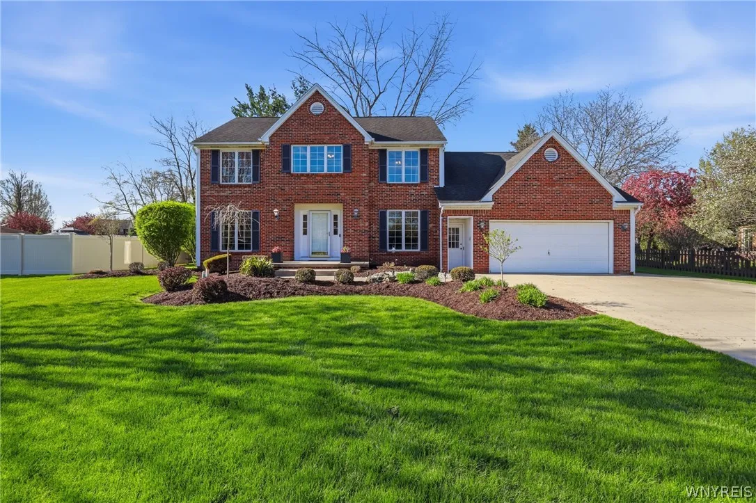8265 Lisa Lane, Clarence, New York 14051, Clarence, New York 14051, 4 Bedrooms Bedrooms, 12 Rooms Rooms,2 BathroomsBathrooms,Residential,Closed,8265 Lisa Lane, Clarence, New York 14051,0,B1678585