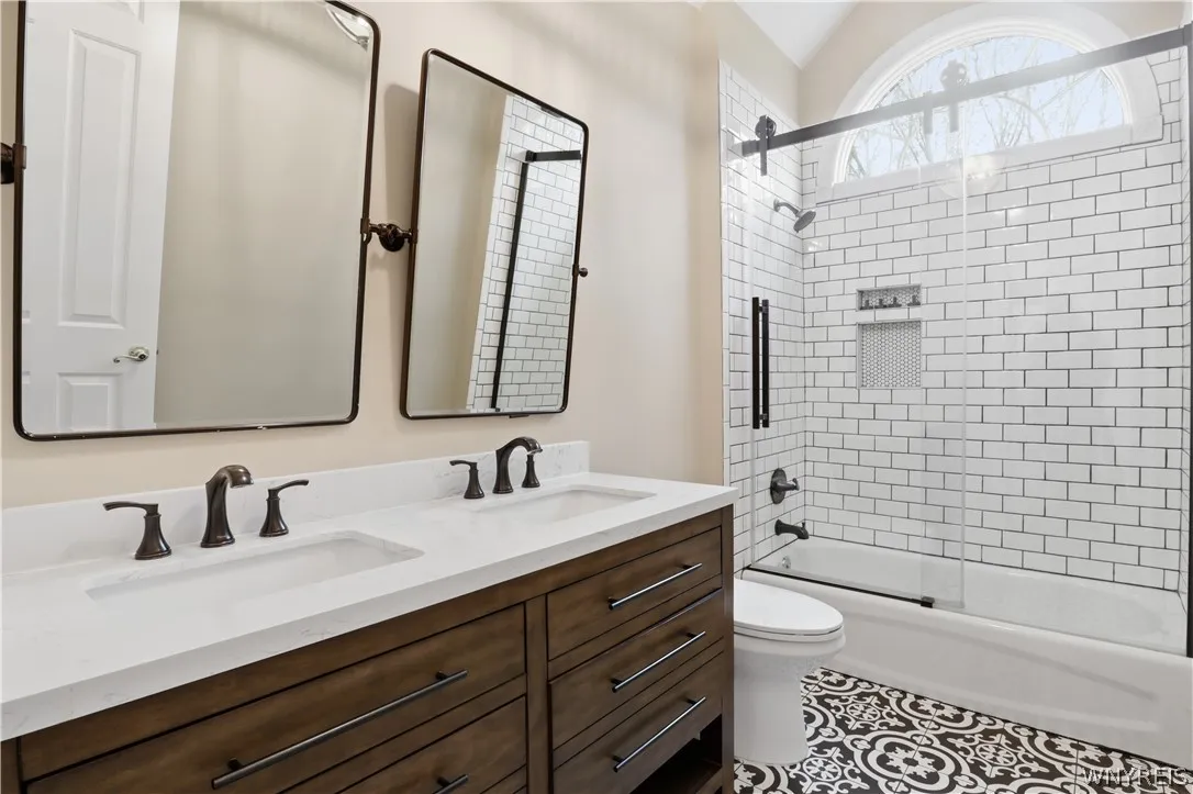 Full Bathroom 2 - 2nd Floor