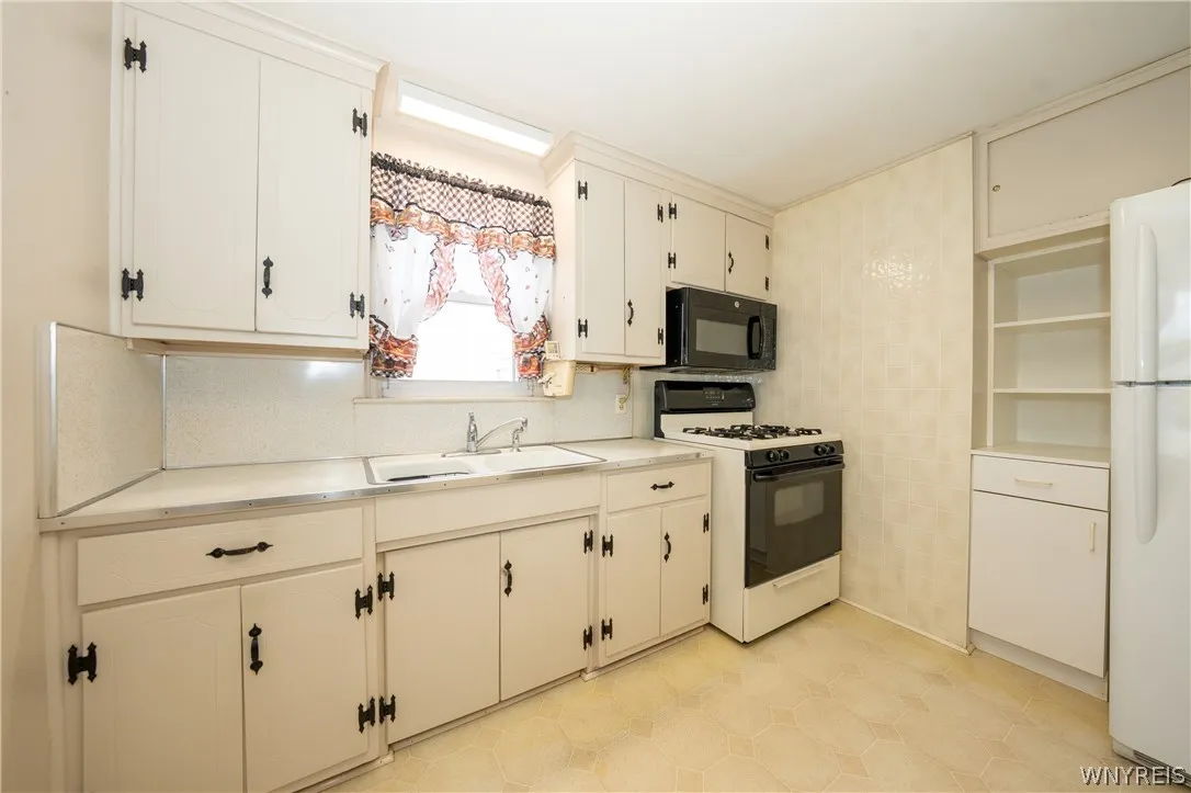 435 Niagara Falls Boulevard, Amherst, New York 142, Amherst, New York 14226, 3 Bedrooms Bedrooms, 8 Rooms Rooms,1 BathroomBathrooms,Residential,For Sale,435 Niagara Falls Boulevard, Amherst, New York 142,0,B1675917