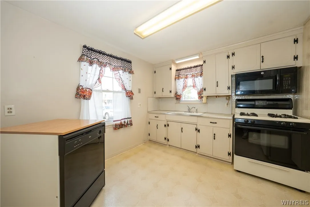 435 Niagara Falls Boulevard, Amherst, New York 142, Amherst, New York 14226, 3 Bedrooms Bedrooms, 8 Rooms Rooms,1 BathroomBathrooms,Residential,For Sale,435 Niagara Falls Boulevard, Amherst, New York 142,0,B1675917