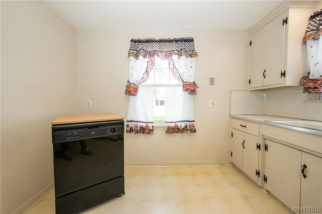 435 Niagara Falls Boulevard, Amherst, New York 142, Amherst, New York 14226, 3 Bedrooms Bedrooms, 8 Rooms Rooms,1 BathroomBathrooms,Residential,For Sale,435 Niagara Falls Boulevard, Amherst, New York 142,0,B1675917