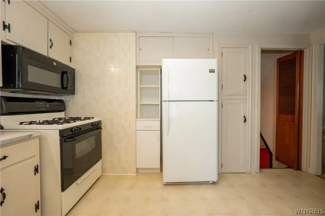 435 Niagara Falls Boulevard, Amherst, New York 142, Amherst, New York 14226, 3 Bedrooms Bedrooms, 8 Rooms Rooms,1 BathroomBathrooms,Residential,For Sale,435 Niagara Falls Boulevard, Amherst, New York 142,0,B1675917