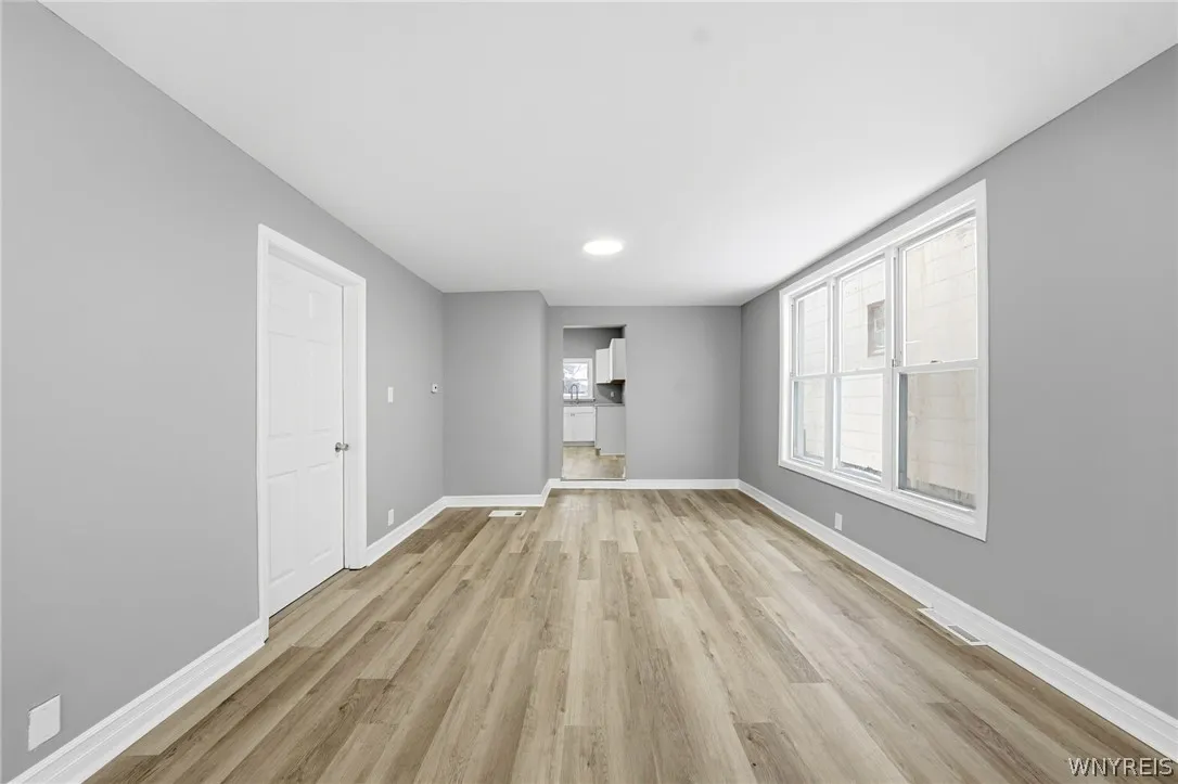 132 Ontario Street, Buffalo, New York 14207, Buffalo, New York 14207, 4 Bedrooms Bedrooms, 9 Rooms Rooms,2 BathroomsBathrooms,Residential,For Sale,132 Ontario Street, Buffalo, New York 14207,0,B1679141