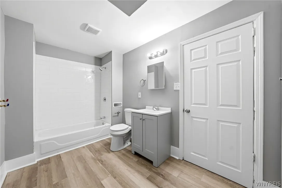 132 Ontario Street, Buffalo, New York 14207, Buffalo, New York 14207, 4 Bedrooms Bedrooms, 9 Rooms Rooms,2 BathroomsBathrooms,Residential,For Sale,132 Ontario Street, Buffalo, New York 14207,0,B1679141