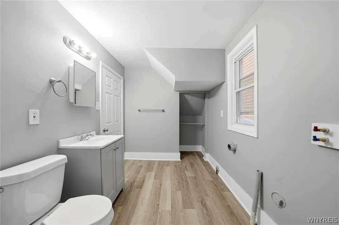 132 Ontario Street, Buffalo, New York 14207, Buffalo, New York 14207, 4 Bedrooms Bedrooms, 9 Rooms Rooms,2 BathroomsBathrooms,Residential,For Sale,132 Ontario Street, Buffalo, New York 14207,0,B1679141