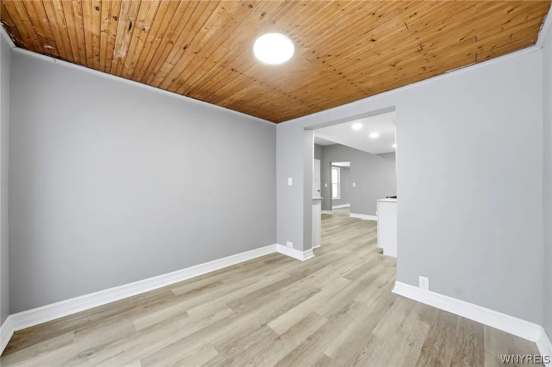132 Ontario Street, Buffalo, New York 14207, Buffalo, New York 14207, 4 Bedrooms Bedrooms, 9 Rooms Rooms,2 BathroomsBathrooms,Residential,For Sale,132 Ontario Street, Buffalo, New York 14207,0,B1679141