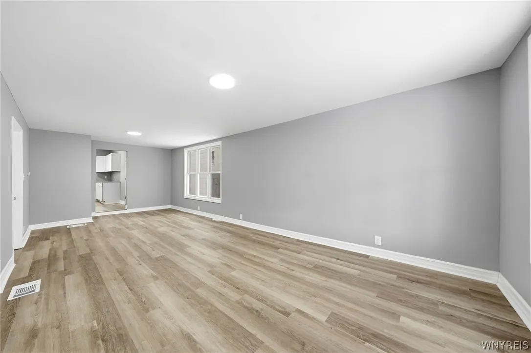 132 Ontario Street, Buffalo, New York 14207, Buffalo, New York 14207, 4 Bedrooms Bedrooms, 9 Rooms Rooms,2 BathroomsBathrooms,Residential,For Sale,132 Ontario Street, Buffalo, New York 14207,0,B1679141