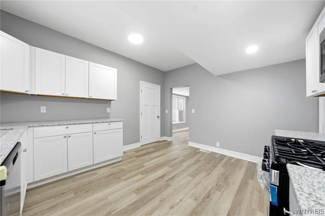 132 Ontario Street, Buffalo, New York 14207, Buffalo, New York 14207, 4 Bedrooms Bedrooms, 9 Rooms Rooms,2 BathroomsBathrooms,Residential,For Sale,132 Ontario Street, Buffalo, New York 14207,0,B1679141
