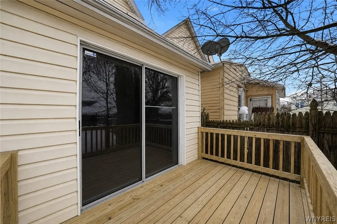 132 Ontario Street, Buffalo, New York 14207, Buffalo, New York 14207, 4 Bedrooms Bedrooms, 9 Rooms Rooms,2 BathroomsBathrooms,Residential,For Sale,132 Ontario Street, Buffalo, New York 14207,0,B1679141