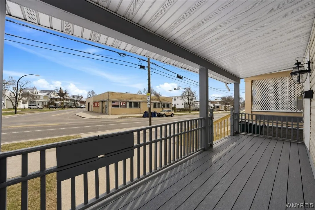 132 Ontario Street, Buffalo, New York 14207, Buffalo, New York 14207, 4 Bedrooms Bedrooms, 9 Rooms Rooms,2 BathroomsBathrooms,Residential,For Sale,132 Ontario Street, Buffalo, New York 14207,0,B1679141