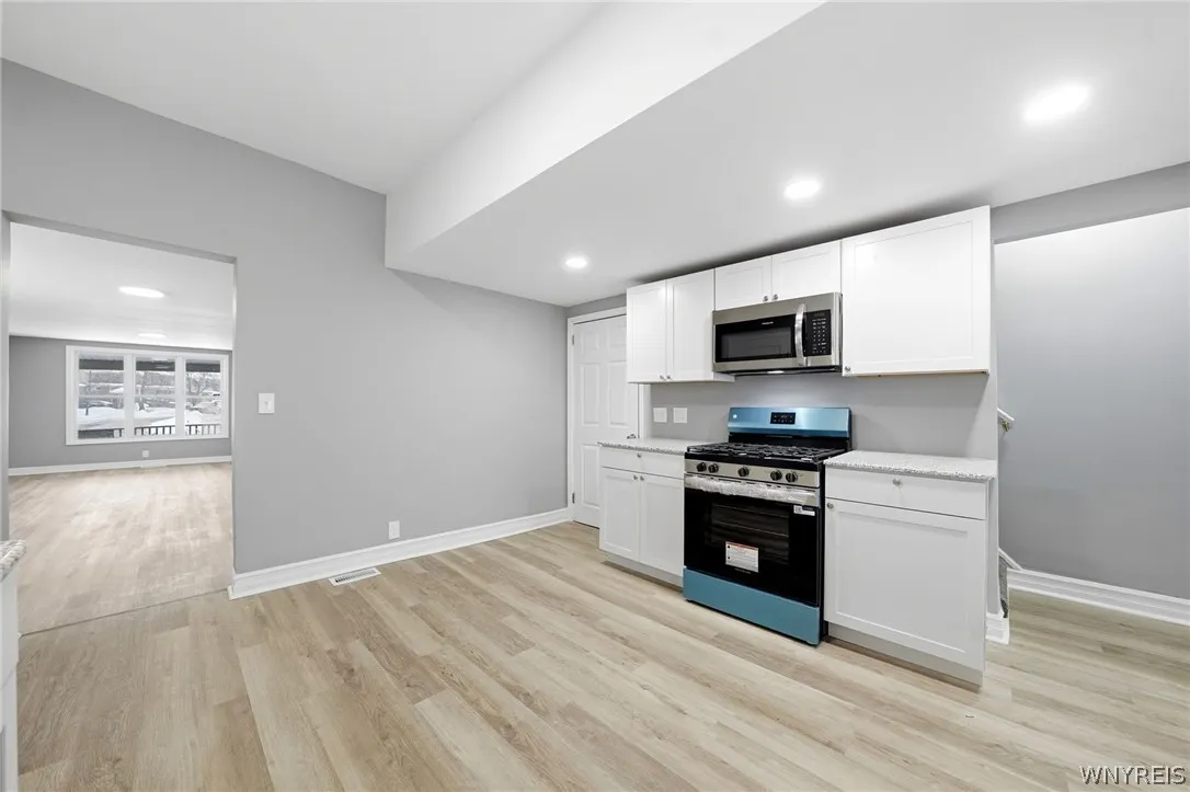132 Ontario Street, Buffalo, New York 14207, Buffalo, New York 14207, 4 Bedrooms Bedrooms, 9 Rooms Rooms,2 BathroomsBathrooms,Residential,For Sale,132 Ontario Street, Buffalo, New York 14207,0,B1679141