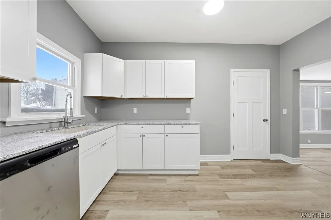 132 Ontario Street, Buffalo, New York 14207, Buffalo, New York 14207, 4 Bedrooms Bedrooms, 9 Rooms Rooms,2 BathroomsBathrooms,Residential,For Sale,132 Ontario Street, Buffalo, New York 14207,0,B1679141