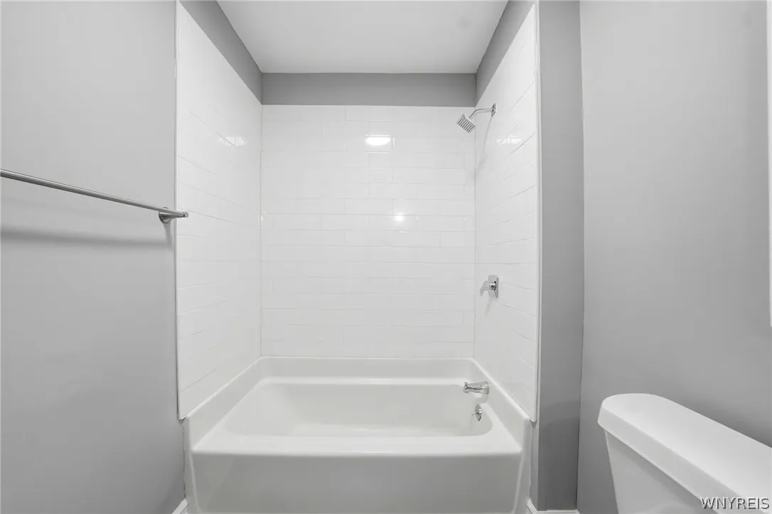 132 Ontario Street, Buffalo, New York 14207, Buffalo, New York 14207, 4 Bedrooms Bedrooms, 9 Rooms Rooms,2 BathroomsBathrooms,Residential,For Sale,132 Ontario Street, Buffalo, New York 14207,0,B1679141