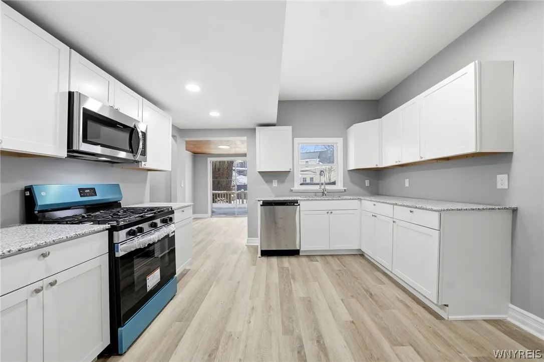 132 Ontario Street, Buffalo, New York 14207, Buffalo, New York 14207, 4 Bedrooms Bedrooms, 9 Rooms Rooms,2 BathroomsBathrooms,Residential,For Sale,132 Ontario Street, Buffalo, New York 14207,0,B1679141