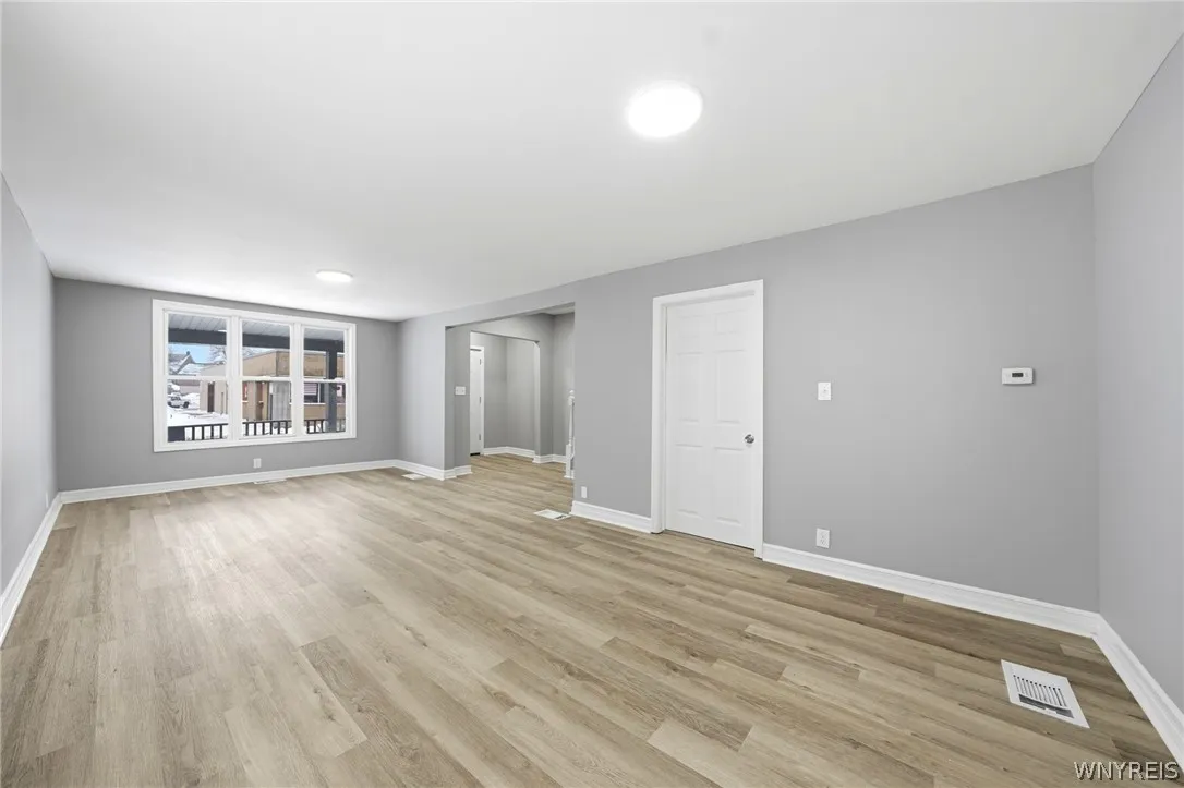 132 Ontario Street, Buffalo, New York 14207, Buffalo, New York 14207, 4 Bedrooms Bedrooms, 9 Rooms Rooms,2 BathroomsBathrooms,Residential,For Sale,132 Ontario Street, Buffalo, New York 14207,0,B1679141