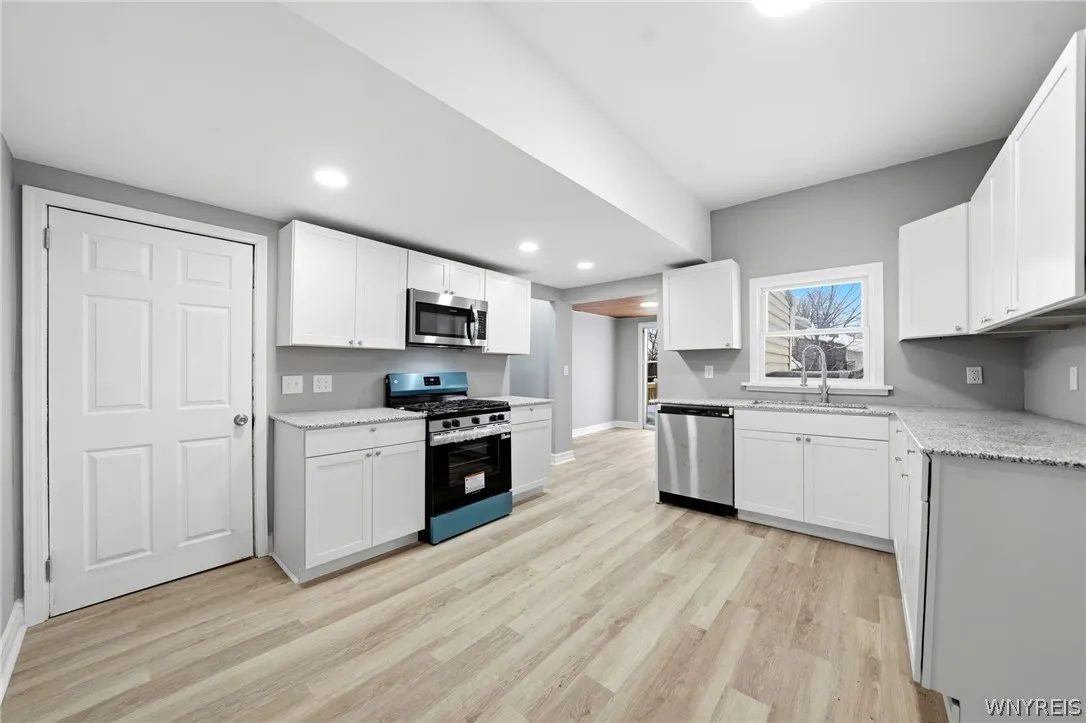 132 Ontario Street, Buffalo, New York 14207, Buffalo, New York 14207, 4 Bedrooms Bedrooms, 9 Rooms Rooms,2 BathroomsBathrooms,Residential,For Sale,132 Ontario Street, Buffalo, New York 14207,0,B1679141