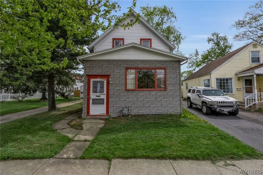 115 Fuller Avenue, Tonawanda, New York 14150, Tonawanda, New York 14150, 4 Bedrooms Bedrooms, 10 Rooms Rooms,1 BathroomBathrooms,Residential,For Sale,115 Fuller Avenue, Tonawanda, New York 14150,0,B1679350