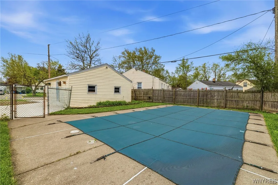 200 Rogers Avenue, Tonawanda, New York 14150, Tonawanda, New York 14150, 3 Bedrooms Bedrooms, 6 Rooms Rooms,1 BathroomBathrooms,Residential,For Sale,200 Rogers Avenue, Tonawanda, New York 14150,0,B1680116