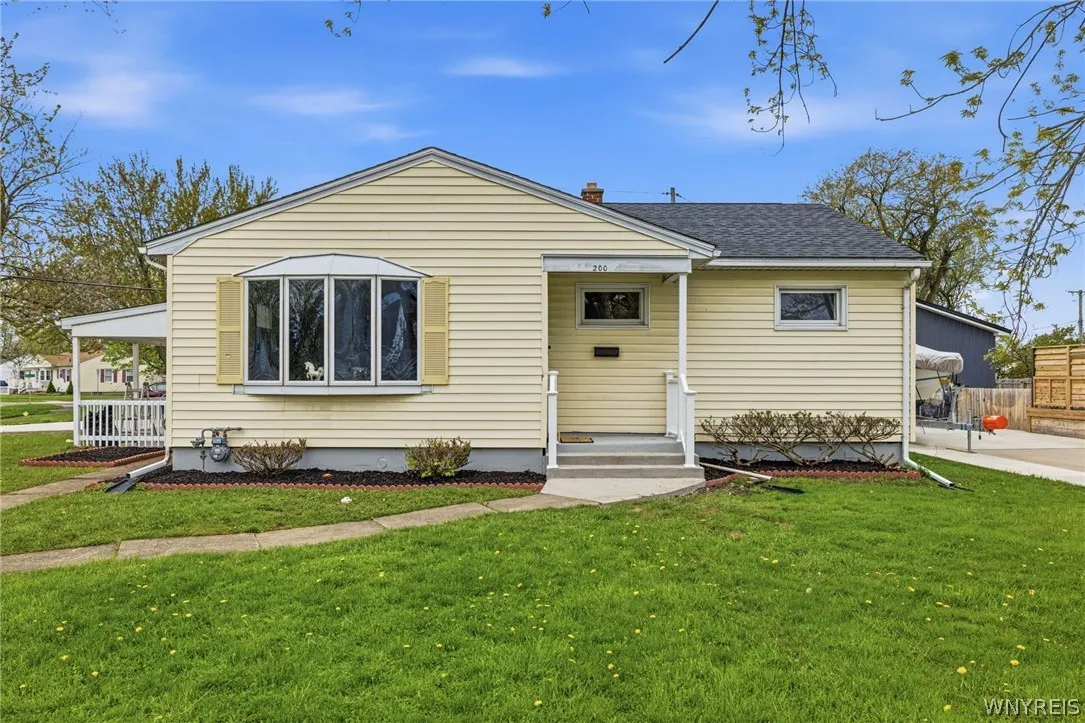 200 Rogers Avenue, Tonawanda, New York 14150, Tonawanda, New York 14150, 3 Bedrooms Bedrooms, 6 Rooms Rooms,1 BathroomBathrooms,Residential,For Sale,200 Rogers Avenue, Tonawanda, New York 14150,0,B1680116