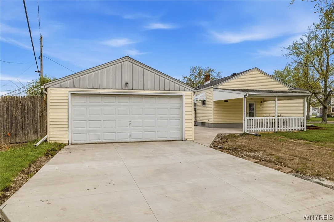 200 Rogers Avenue, Tonawanda, New York 14150, Tonawanda, New York 14150, 3 Bedrooms Bedrooms, 6 Rooms Rooms,1 BathroomBathrooms,Residential,For Sale,200 Rogers Avenue, Tonawanda, New York 14150,0,B1680116