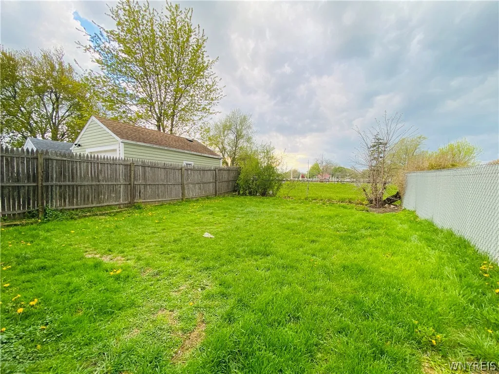 30 King Street, Tonawanda, New York 14150, Tonawanda, New York 14150, 4 Bedrooms Bedrooms, 7 Rooms Rooms,2 BathroomsBathrooms,Residential,For Sale,30 King Street, Tonawanda, New York 14150,0,B1680079