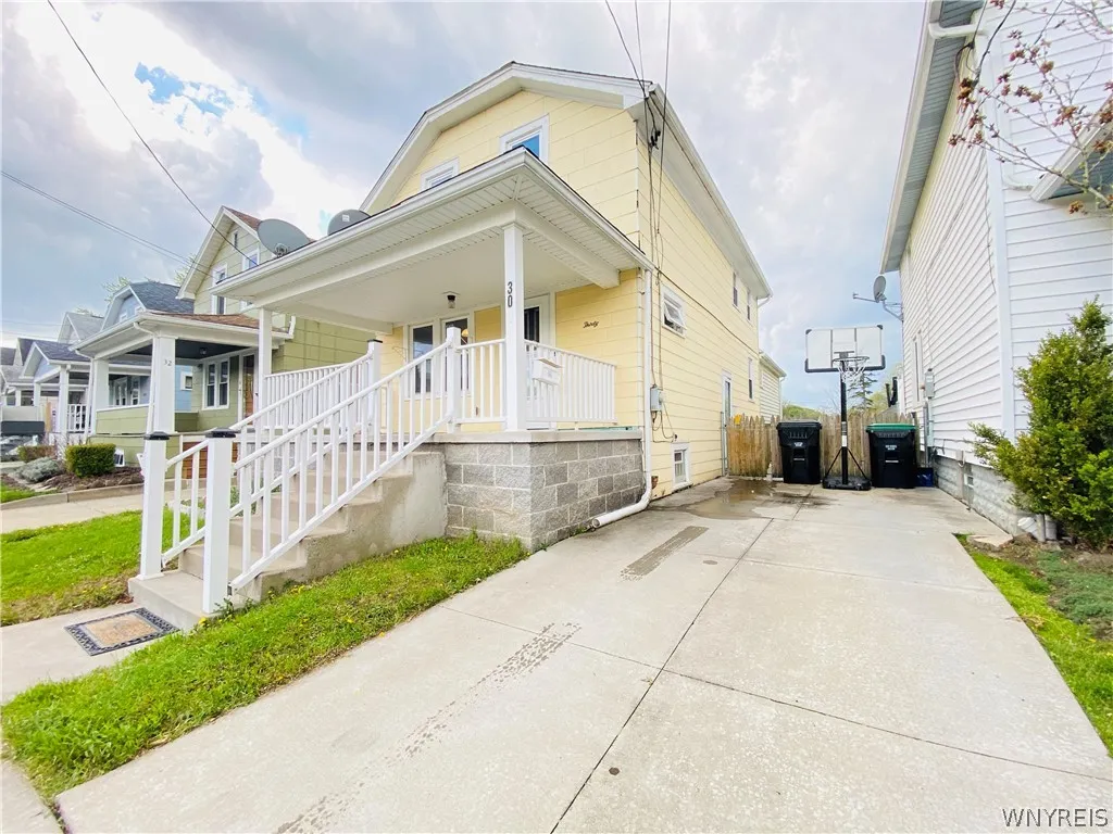 30 King Street, Tonawanda, New York 14150, Tonawanda, New York 14150, 4 Bedrooms Bedrooms, 7 Rooms Rooms,2 BathroomsBathrooms,Residential,For Sale,30 King Street, Tonawanda, New York 14150,0,B1680079