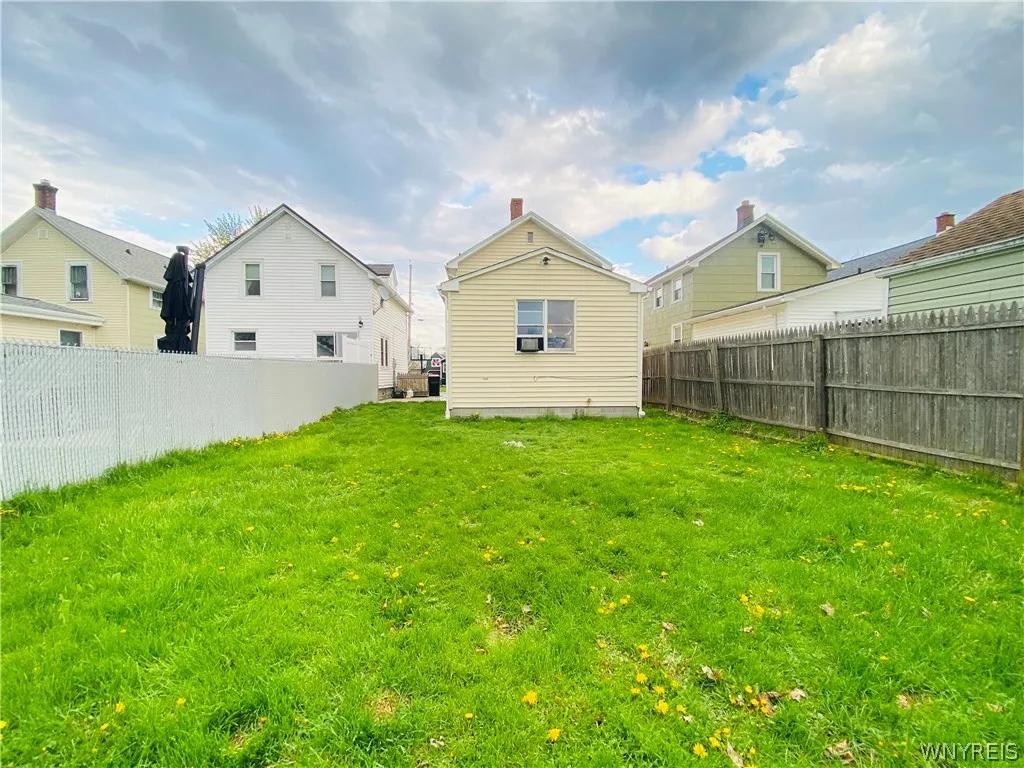 30 King Street, Tonawanda, New York 14150, Tonawanda, New York 14150, 4 Bedrooms Bedrooms, 7 Rooms Rooms,2 BathroomsBathrooms,Residential,For Sale,30 King Street, Tonawanda, New York 14150,0,B1680079
