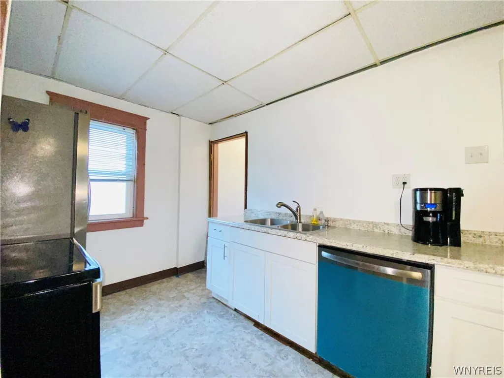 30 King Street, Tonawanda, New York 14150, Tonawanda, New York 14150, 4 Bedrooms Bedrooms, 7 Rooms Rooms,2 BathroomsBathrooms,Residential,For Sale,30 King Street, Tonawanda, New York 14150,0,B1680079