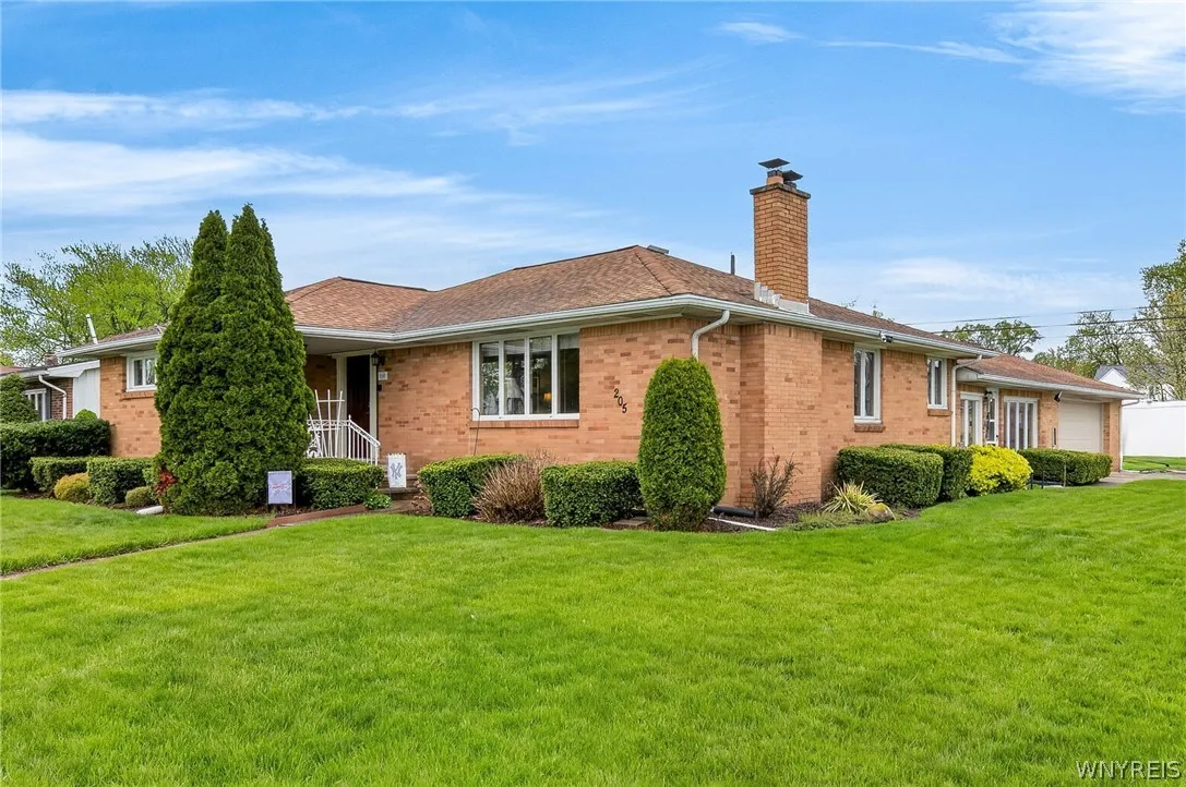 205 Glencove Rd, Tonawanda, New York 14223, Tonawanda, New York 14223, 3 Bedrooms Bedrooms, 7 Rooms Rooms,1 BathroomBathrooms,Residential,For Sale,205 Glencove Rd, Tonawanda, New York 14223,0,B1679930