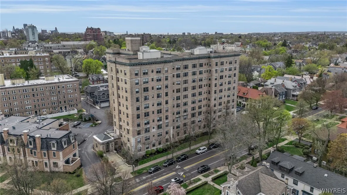 33 Gates Circle 4d, Buffalo, New York 14222, Buffalo, New York 14222, 3 Bedrooms Bedrooms, 8 Rooms Rooms,2 BathroomsBathrooms,Residential,Closed,33 Gates Circle 4d, Buffalo, New York 14222,0,B1679947