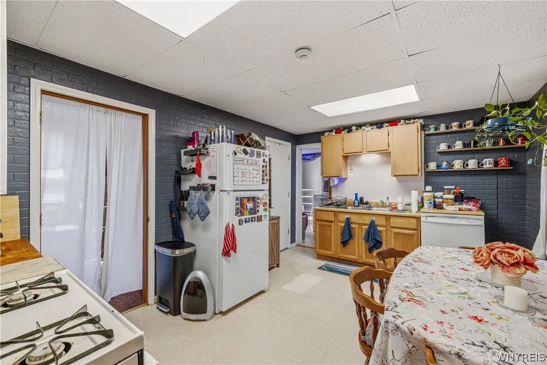 34 Alabama Street, Buffalo, New York 14204, Buffalo, New York 14204, 6 Bedrooms Bedrooms, ,3 BathroomsBathrooms,Residential,For Sale,34 Alabama Street, Buffalo, New York 14204,0,B1680220