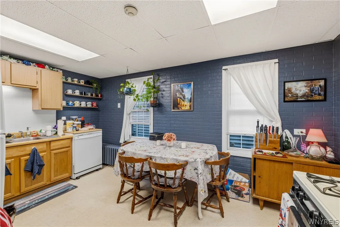 34 Alabama Street, Buffalo, New York 14204, Buffalo, New York 14204, 6 Bedrooms Bedrooms, ,3 BathroomsBathrooms,Residential,For Sale,34 Alabama Street, Buffalo, New York 14204,0,B1680220