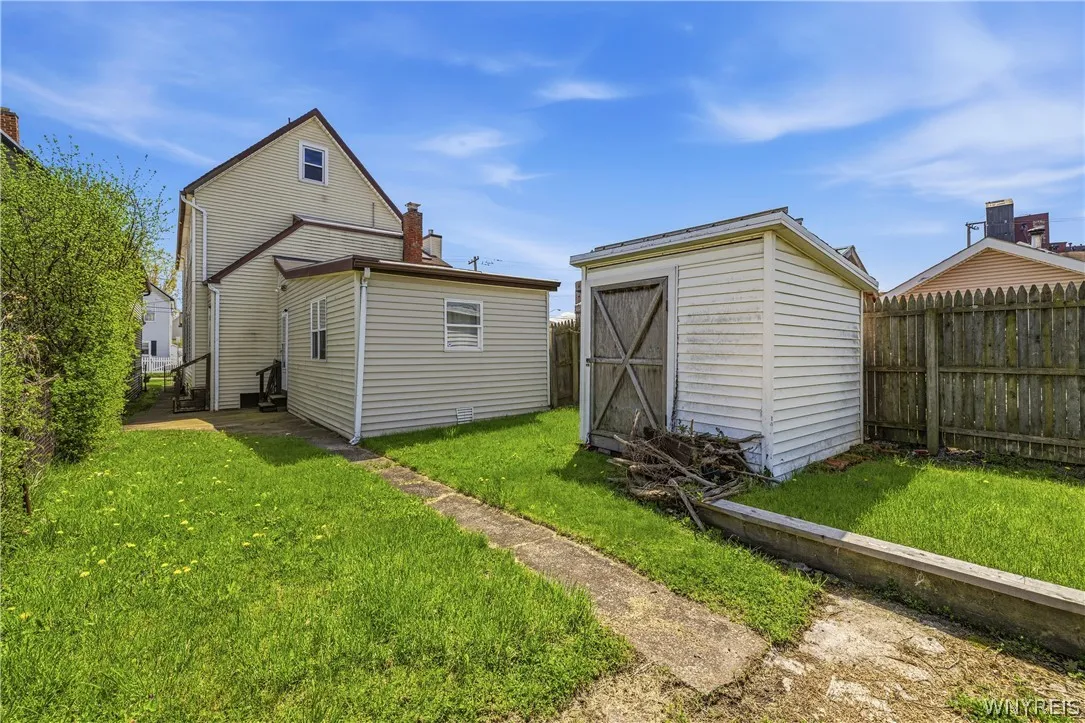 34 Alabama Street, Buffalo, New York 14204, Buffalo, New York 14204, 6 Bedrooms Bedrooms, ,3 BathroomsBathrooms,Residential,For Sale,34 Alabama Street, Buffalo, New York 14204,0,B1680220