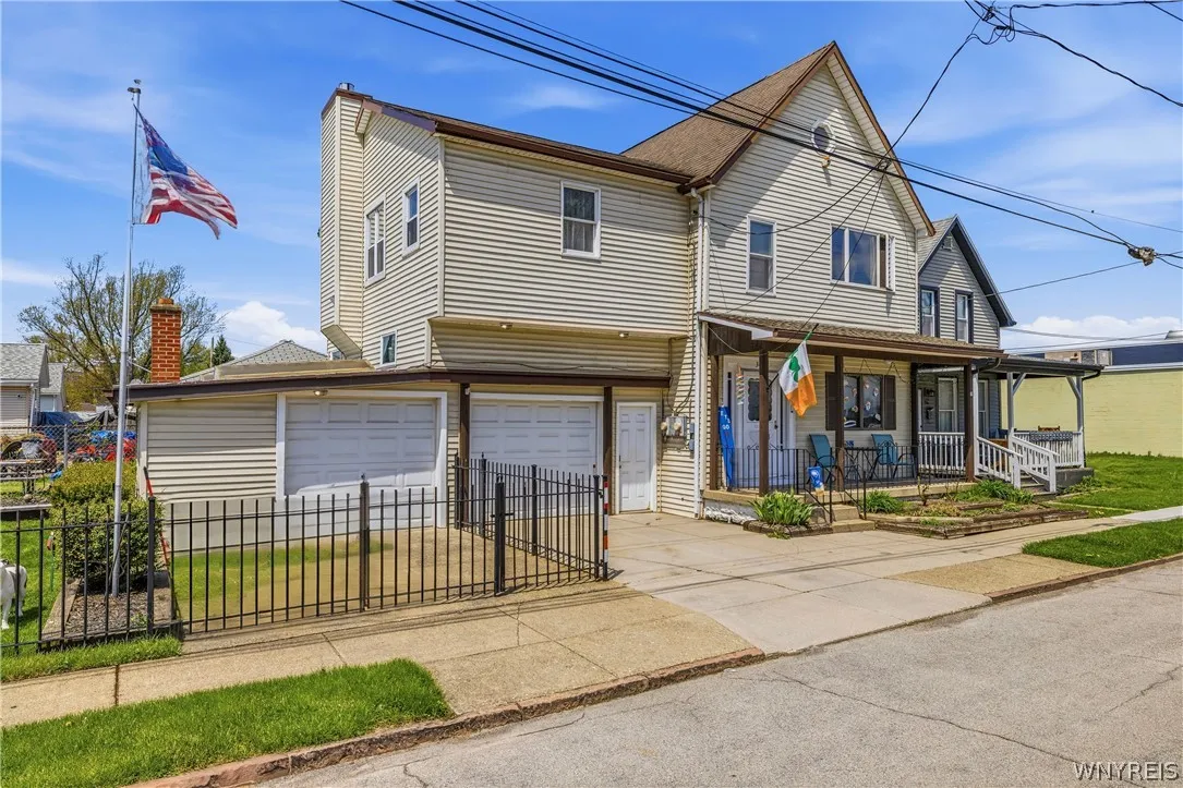 34 Alabama Street, Buffalo, New York 14204, Buffalo, New York 14204, 6 Bedrooms Bedrooms, ,3 BathroomsBathrooms,Residential,For Sale,34 Alabama Street, Buffalo, New York 14204,0,B1680220