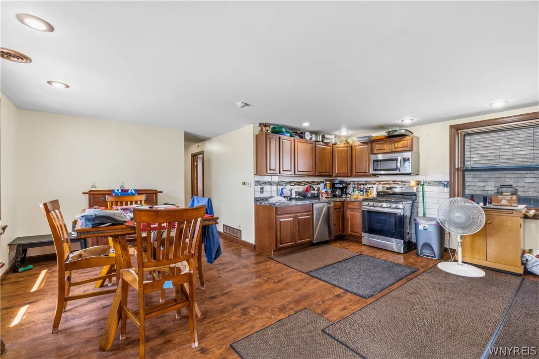34 Alabama Street, Buffalo, New York 14204, Buffalo, New York 14204, 6 Bedrooms Bedrooms, ,3 BathroomsBathrooms,Residential,For Sale,34 Alabama Street, Buffalo, New York 14204,0,B1680220