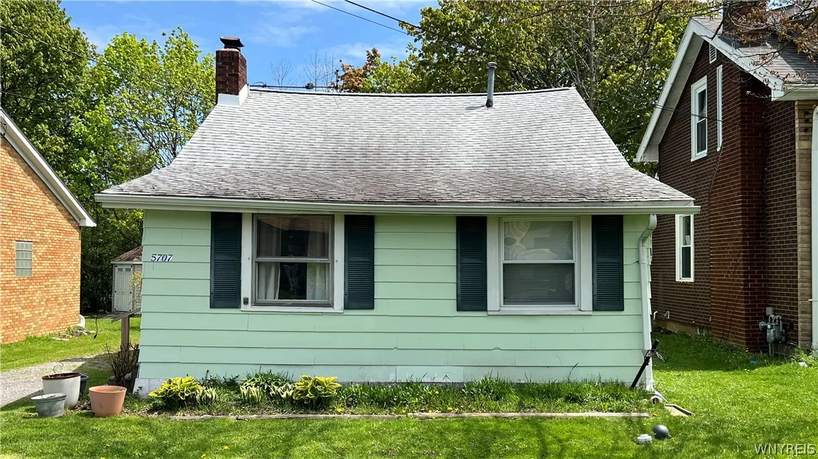5707 East Lane, Hamburg, New York 14085, Hamburg, New York 14085, 2 Bedrooms Bedrooms, 5 Rooms Rooms,1 BathroomBathrooms,Residential,Closed,5707 East Lane, Hamburg, New York 14085,0,B1679713