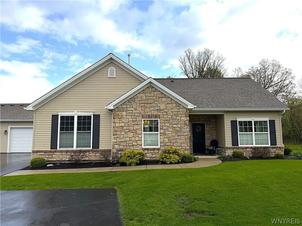 5683 Ferncrest Drive B, Clarence, New York 14032, Clarence, New York 14032, 2 Bedrooms Bedrooms, 7 Rooms Rooms,2 BathroomsBathrooms,Residential,For Sale,5683 Ferncrest Drive B, Clarence, New York 14032,0,B1680340