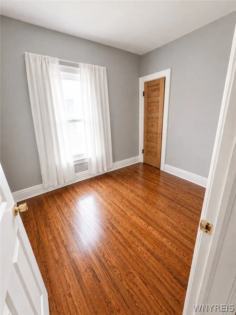 83 Baynes Street Lower, Buffalo, New York 14213, Buffalo, New York 14213, 3 Bedrooms Bedrooms, 6 Rooms Rooms,1 BathroomBathrooms,Residential Lease,For Rent,83 Baynes Street Lower, Buffalo, New York 14213,0,B1680683