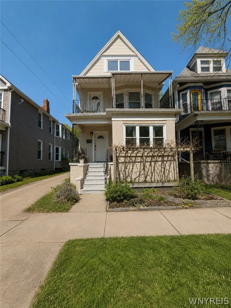 83 Baynes Street Lower, Buffalo, New York 14213, Buffalo, New York 14213, 3 Bedrooms Bedrooms, 6 Rooms Rooms,1 BathroomBathrooms,Residential Lease,For Rent,83 Baynes Street Lower, Buffalo, New York 14213,0,B1680683
