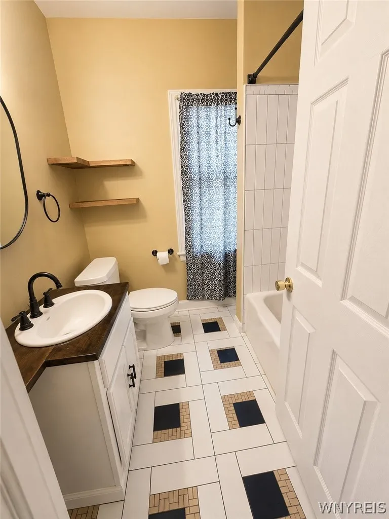 83 Baynes Street Lower, Buffalo, New York 14213, Buffalo, New York 14213, 3 Bedrooms Bedrooms, 6 Rooms Rooms,1 BathroomBathrooms,Residential Lease,For Rent,83 Baynes Street Lower, Buffalo, New York 14213,0,B1680683