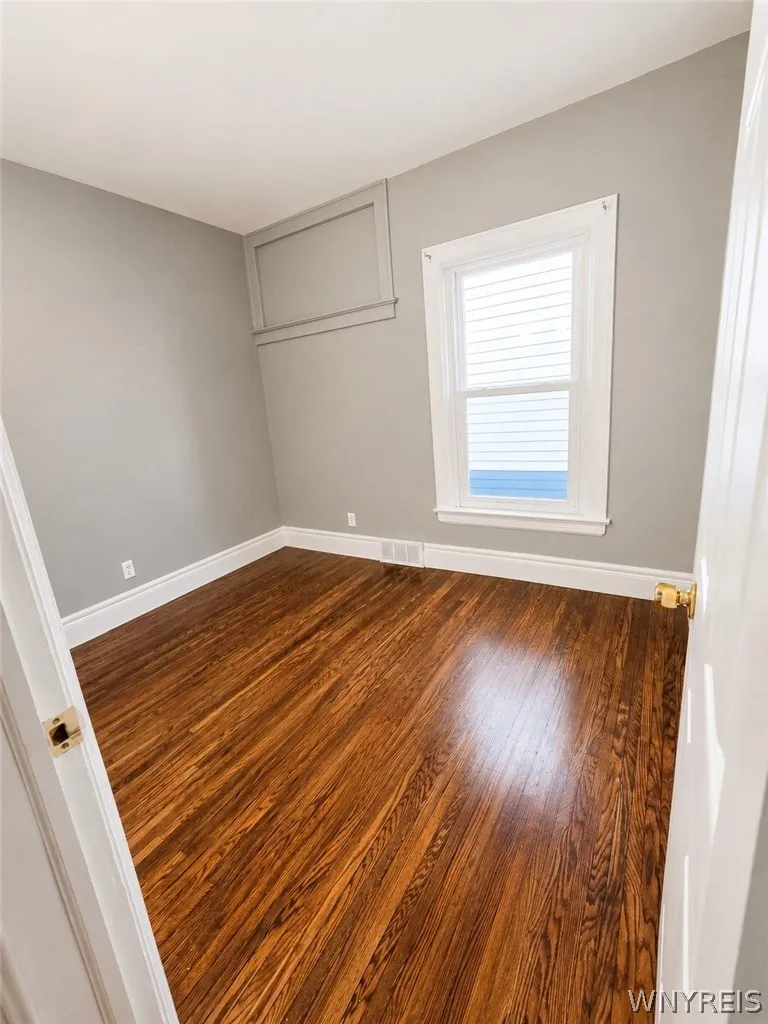 83 Baynes Street Lower, Buffalo, New York 14213, Buffalo, New York 14213, 3 Bedrooms Bedrooms, 6 Rooms Rooms,1 BathroomBathrooms,Residential Lease,For Rent,83 Baynes Street Lower, Buffalo, New York 14213,0,B1680683
