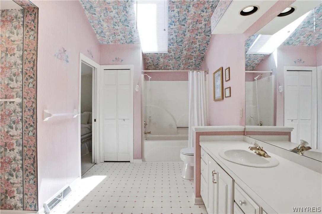 2 Bathroom entrances from each bedroom PLUS a hallway entrance as well!