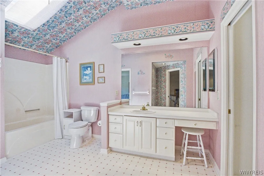 2 Bathroom entrances from each bedroom PLUS a hallway entrance as well!