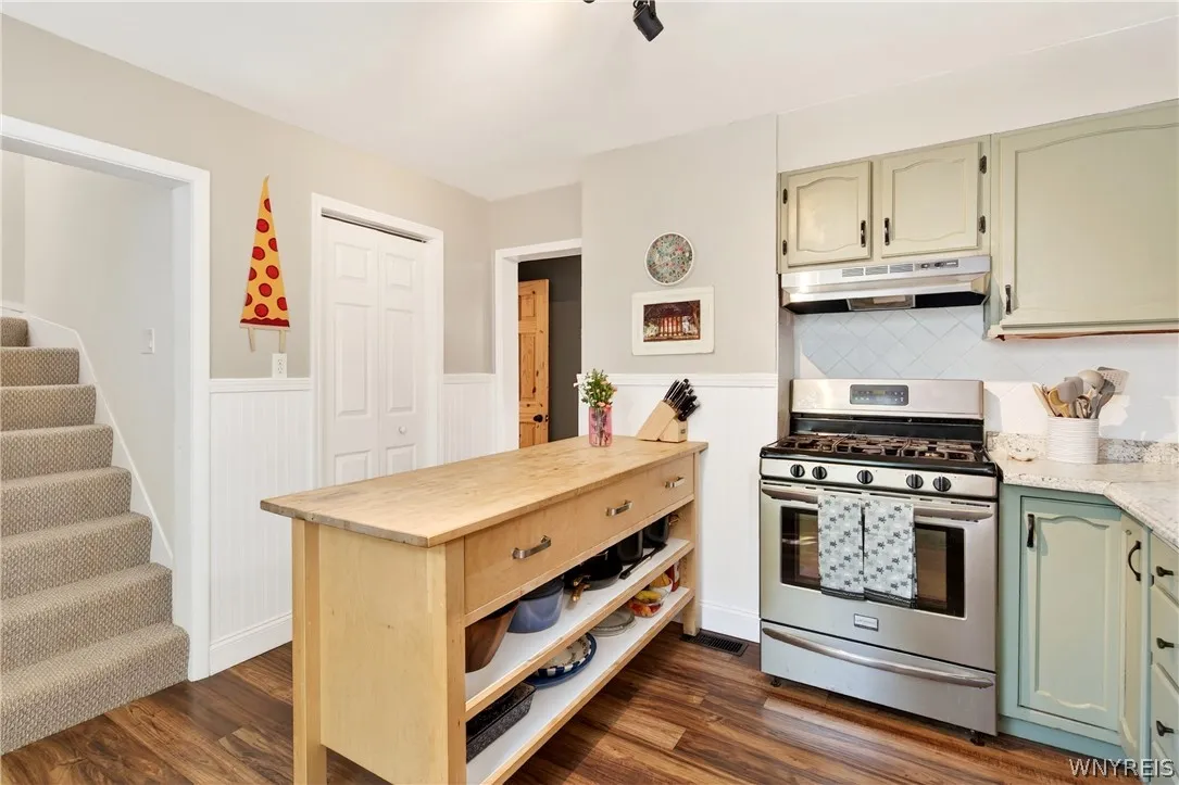 433 Breckenridge Street, Buffalo, New York 14213, Buffalo, New York 14213, 4 Bedrooms Bedrooms, 10 Rooms Rooms,1 BathroomBathrooms,Residential,For Sale,433 Breckenridge Street, Buffalo, New York 14213,0,B1680548
