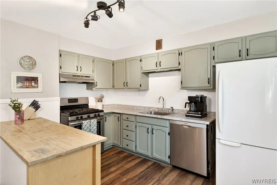 433 Breckenridge Street, Buffalo, New York 14213, Buffalo, New York 14213, 4 Bedrooms Bedrooms, 10 Rooms Rooms,1 BathroomBathrooms,Residential,For Sale,433 Breckenridge Street, Buffalo, New York 14213,0,B1680548