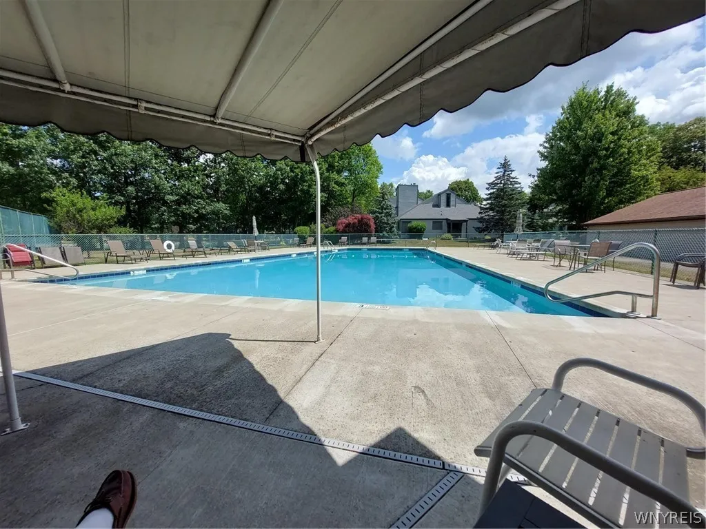 252 Old Meadow Drive, Amherst, New York 14051, Amherst, New York 14051, 2 Bedrooms Bedrooms, 7 Rooms Rooms,1 BathroomBathrooms,Residential,For Sale,252 Old Meadow Drive, Amherst, New York 14051,0,B1680496