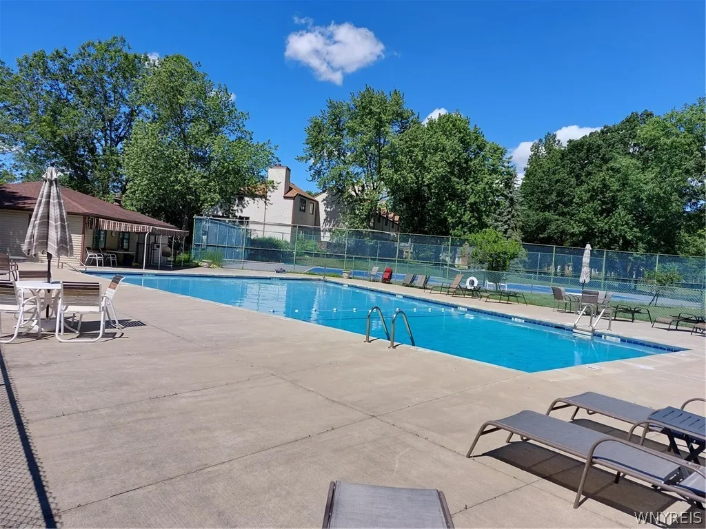 252 Old Meadow Drive, Amherst, New York 14051, Amherst, New York 14051, 2 Bedrooms Bedrooms, 7 Rooms Rooms,1 BathroomBathrooms,Residential,For Sale,252 Old Meadow Drive, Amherst, New York 14051,0,B1680496